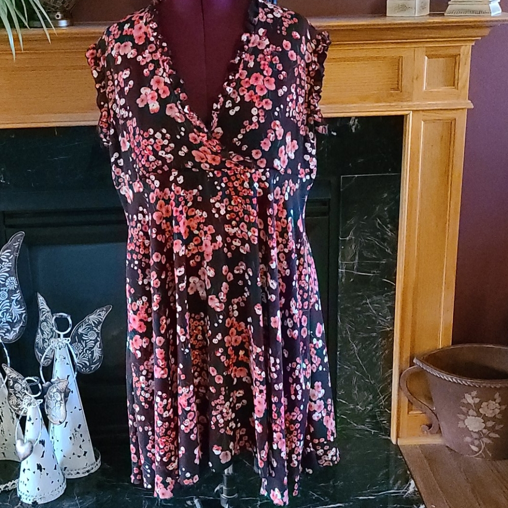 Floral 2xl Dress, appears smaller